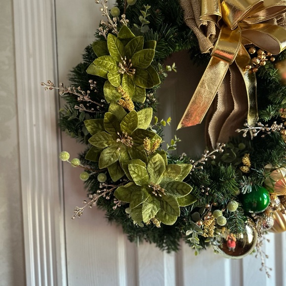 Green and Gold Christmas Wreath - Picture 4 of 5